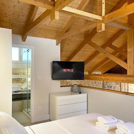 Blue Domino Luxury City Villa باترا المظهر الخارجي الصورة